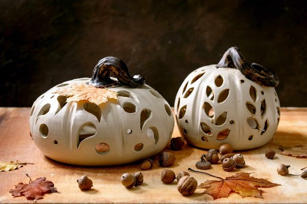 ¿Cuáles son los errores a evitar al decorar una pequeña sala de estar?